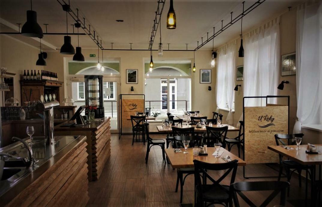 Penzion A Restaurace U Reky Ledeč nad Sázavou Kültér fotó