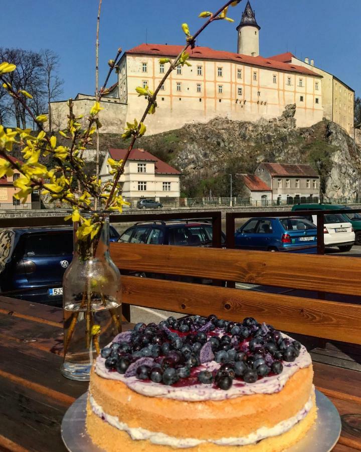 Penzion A Restaurace U Reky Ledeč nad Sázavou Kültér fotó