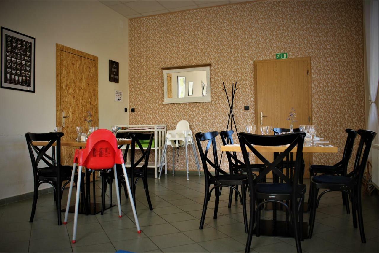 Penzion A Restaurace U Reky Ledeč nad Sázavou Kültér fotó